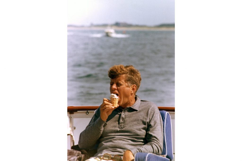 Photo by Cecil Stoughton, White House courtesy of the John F. Kennedy Presidential Library and Museum, Boston